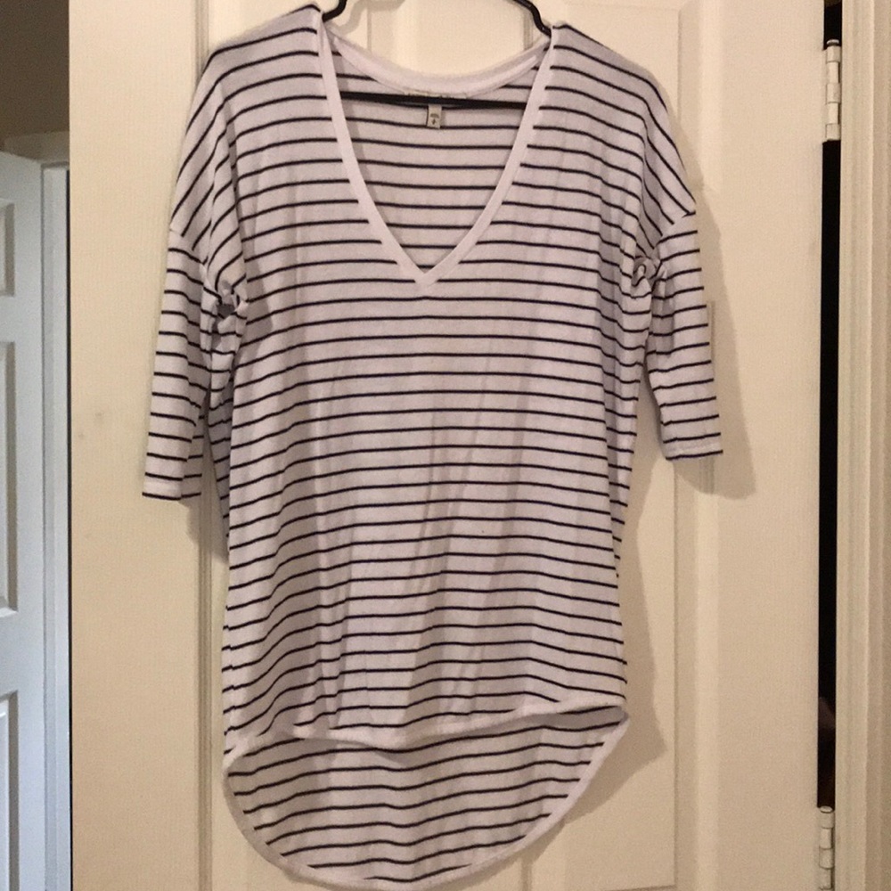 Striped high-low 3/4 sleeve t-shirt